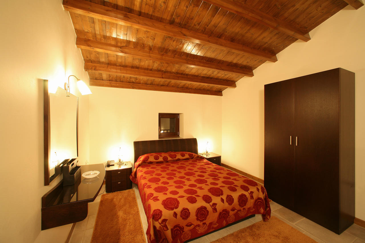Arhontiko Parnona Hotel Karyes Ngoại thất bức ảnh