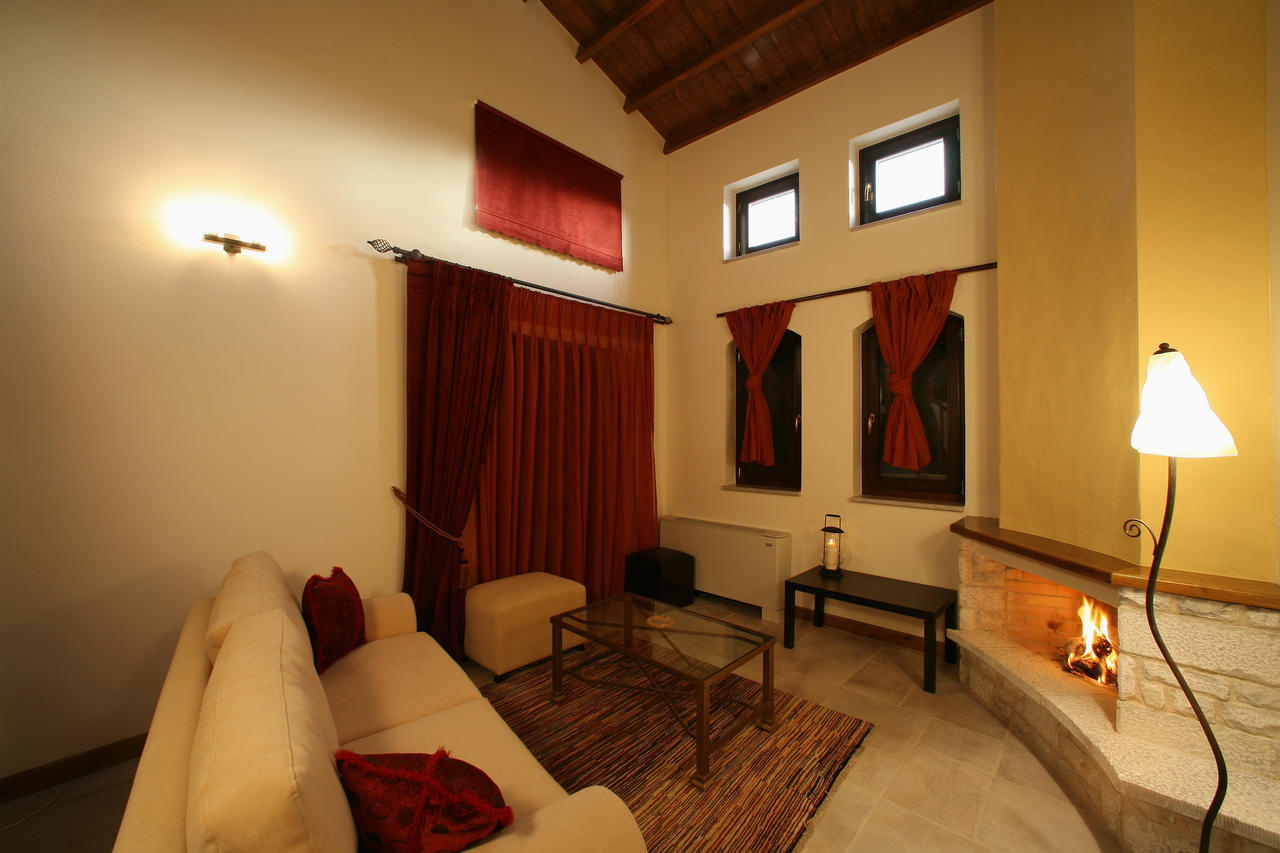 Arhontiko Parnona Hotel Karyes Phòng bức ảnh